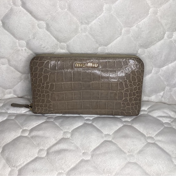 Miu Miu zip around long wallet in croc embossed tan leather - Picture 1 of 9